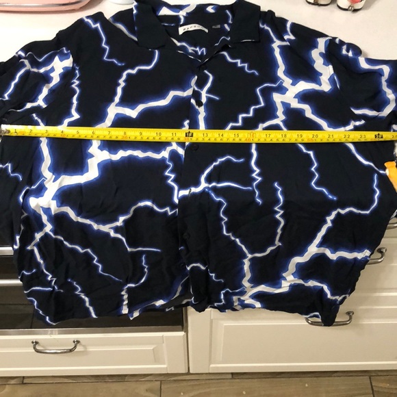 Lighting print button down mens shirt size xl pacsun - Picture 4 of 6